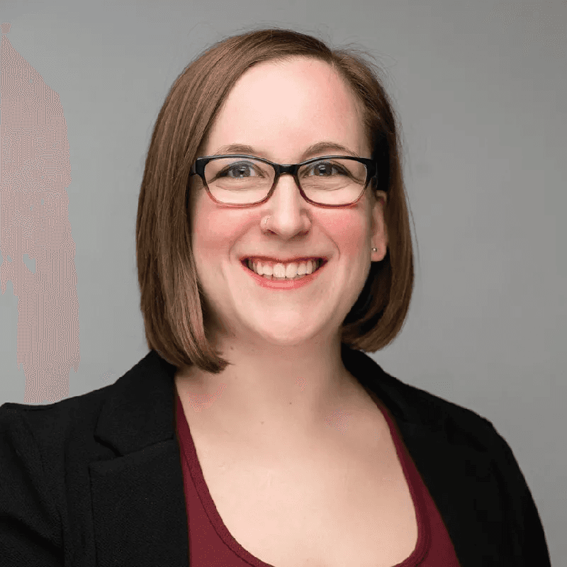 Beth Saunders headshot