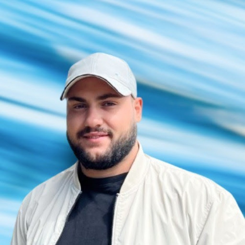 Avatar of Armando Q.